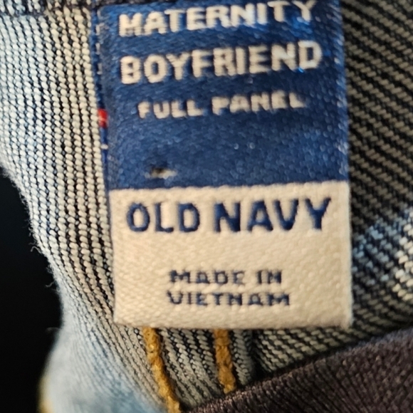 Old Navy - Maternity 'Boyfriend' Ripped Stretch Jeans​​​ - Picture 4 of 8